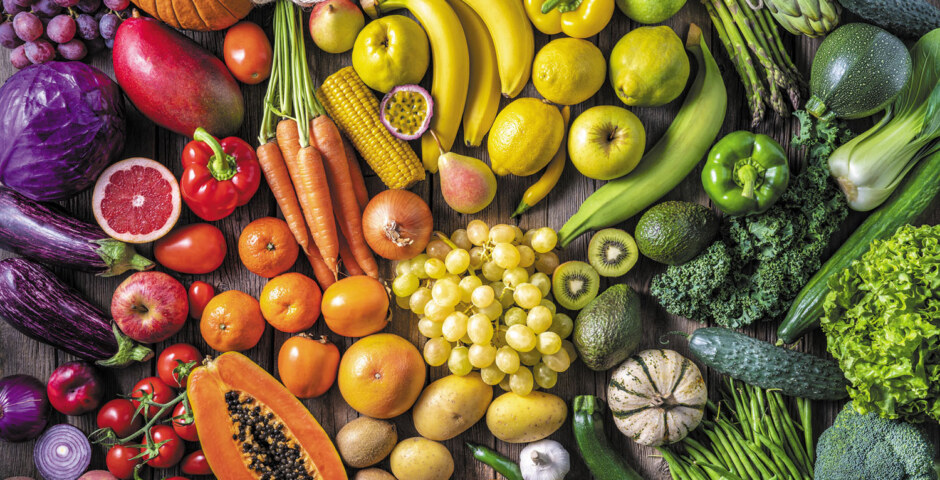 What are the recommended daily servings of fruits and vegetables for adults?